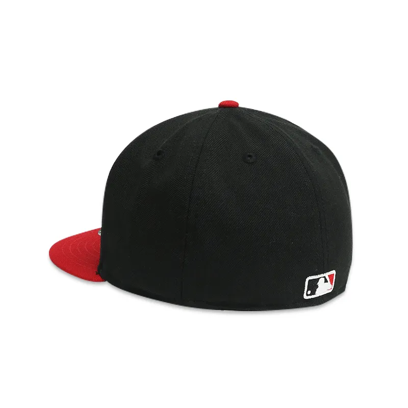 Cincinnati Reds Men's Black Fitted Hat;