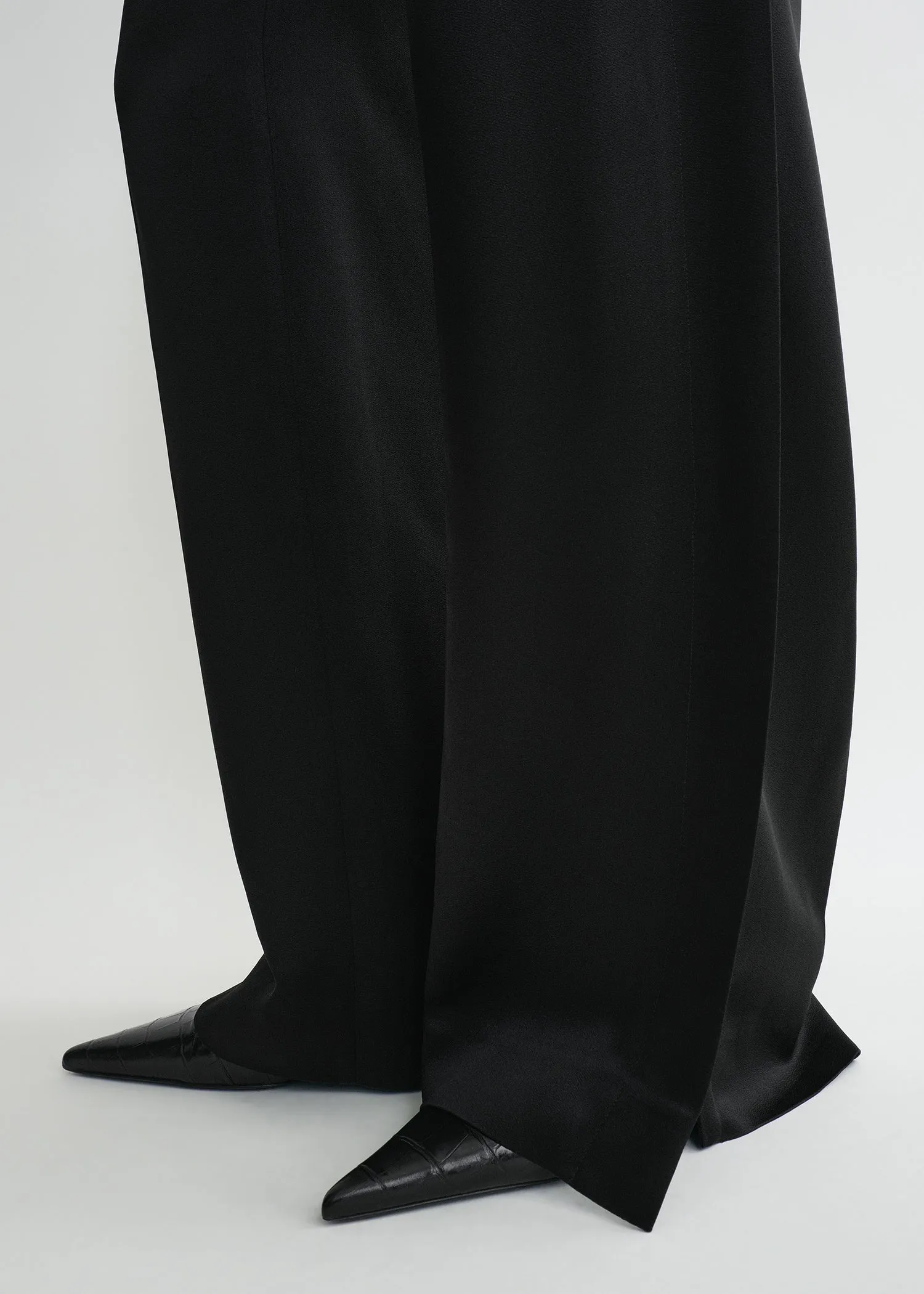 Cuff-slit trousers black