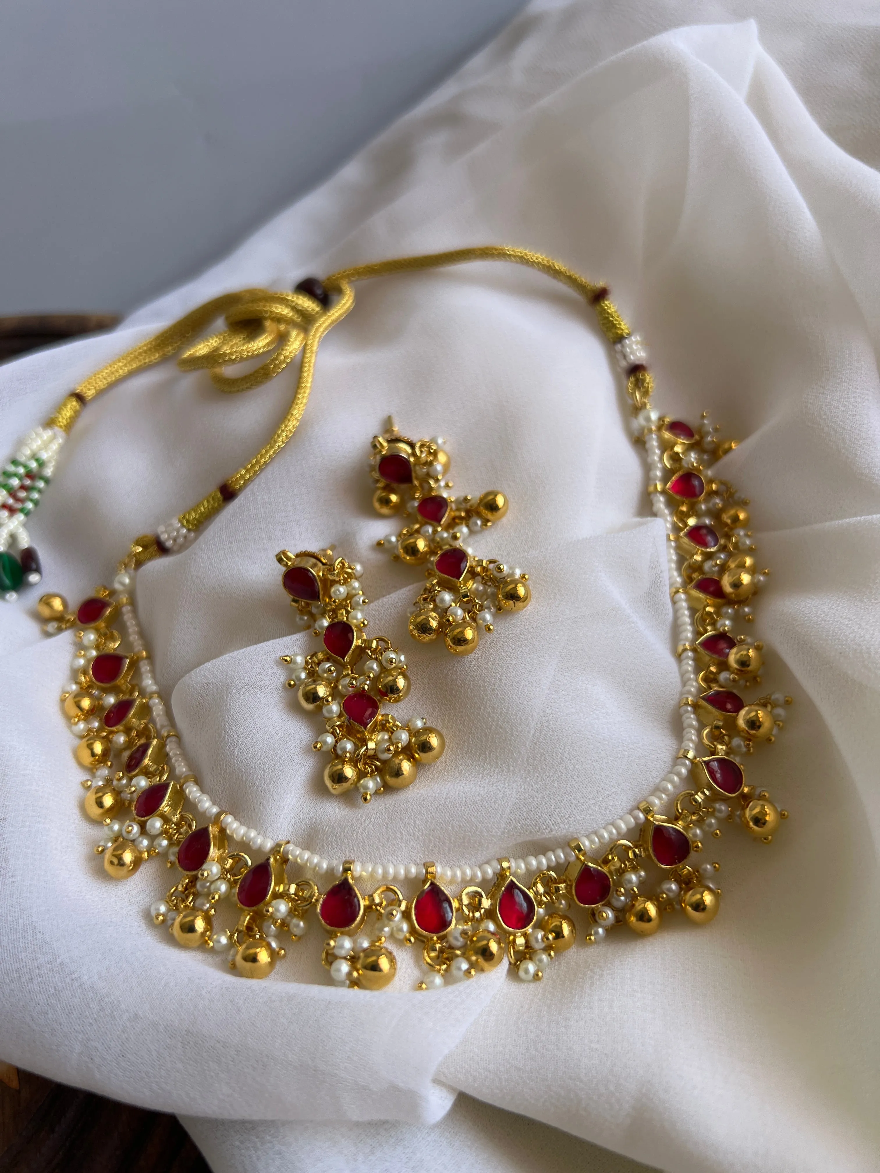 Kid friendly Kundan tear drop necklace with earrings