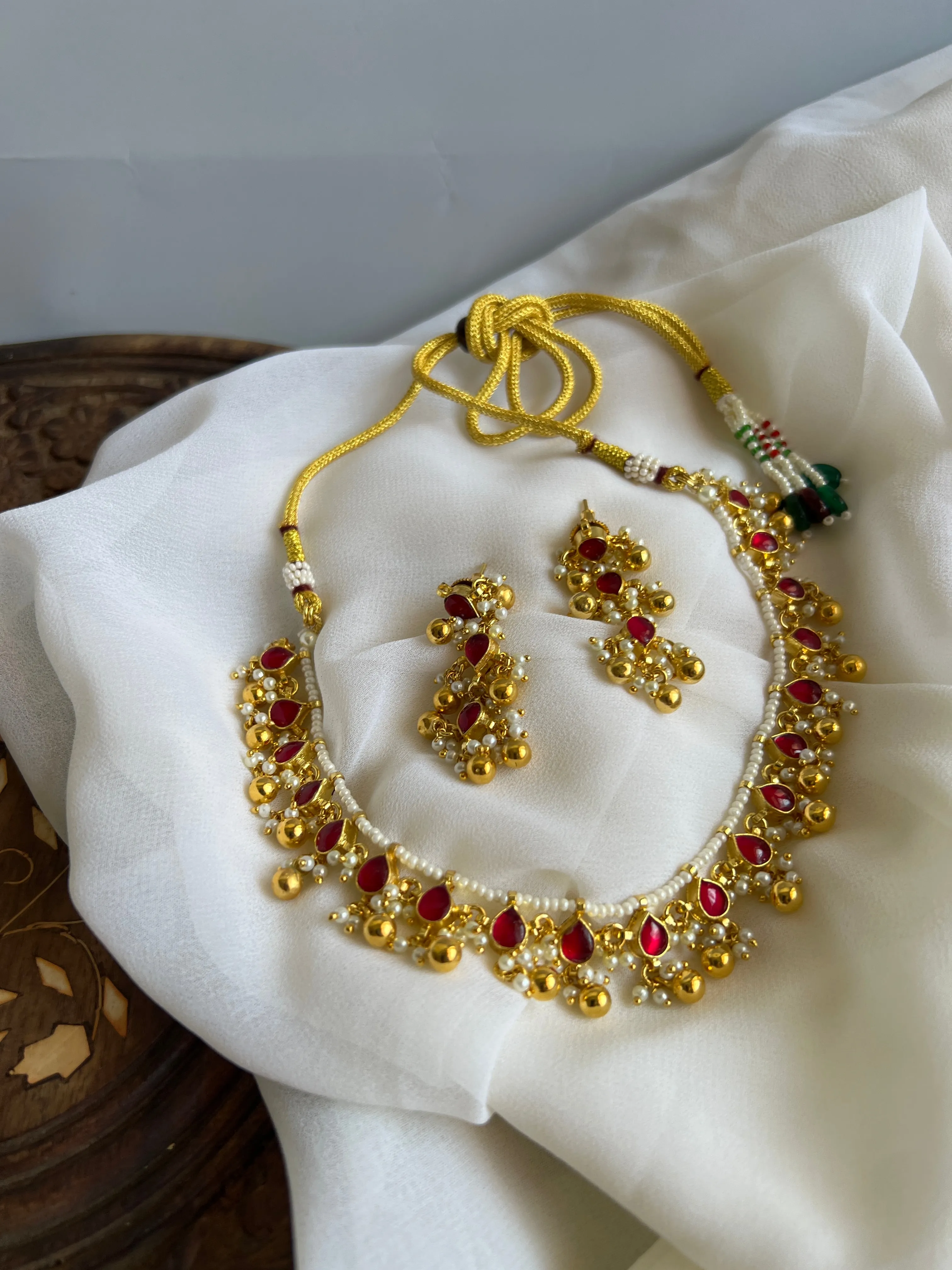 Kid friendly Kundan tear drop necklace with earrings