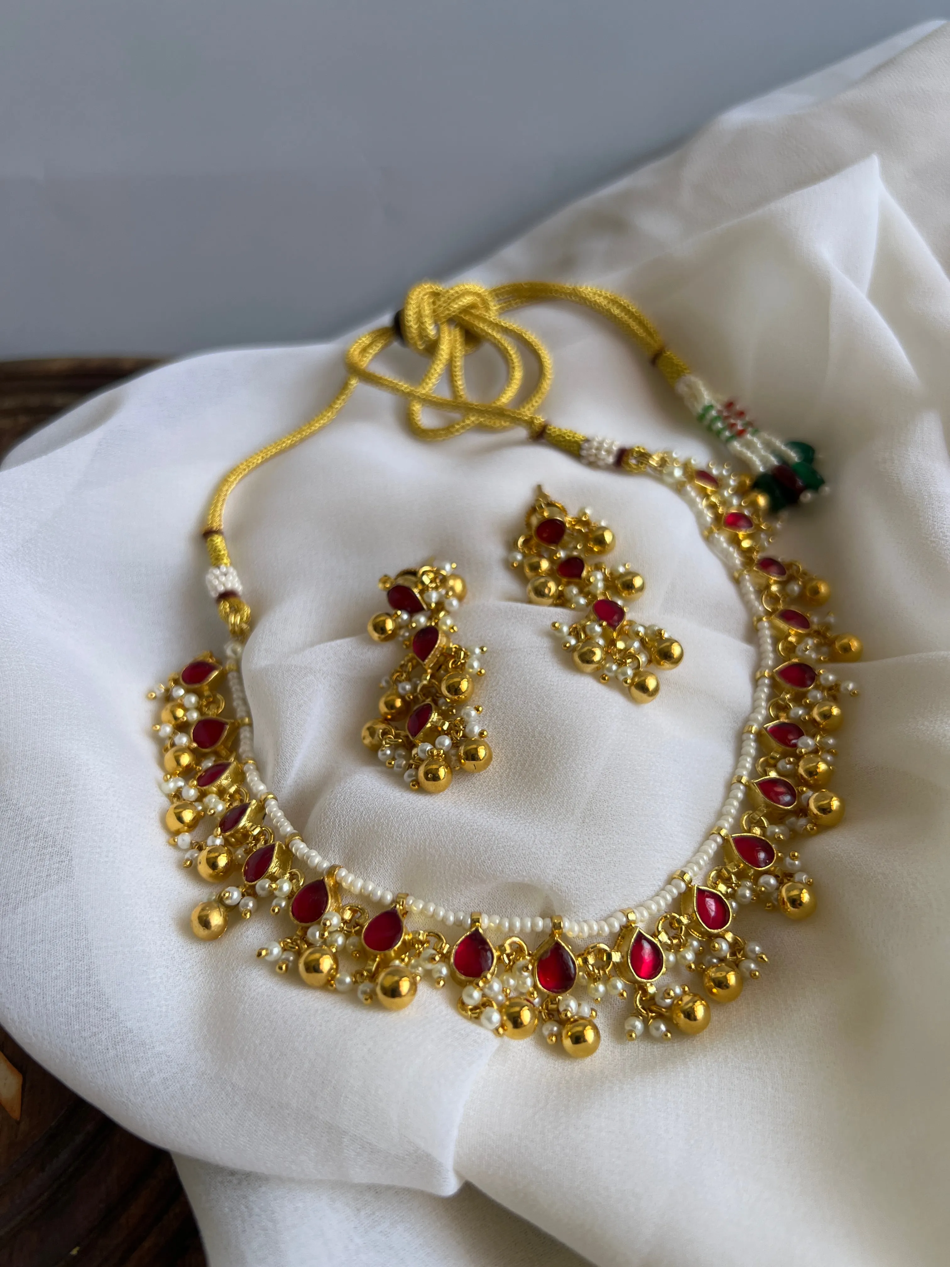 Kid friendly Kundan tear drop necklace with earrings