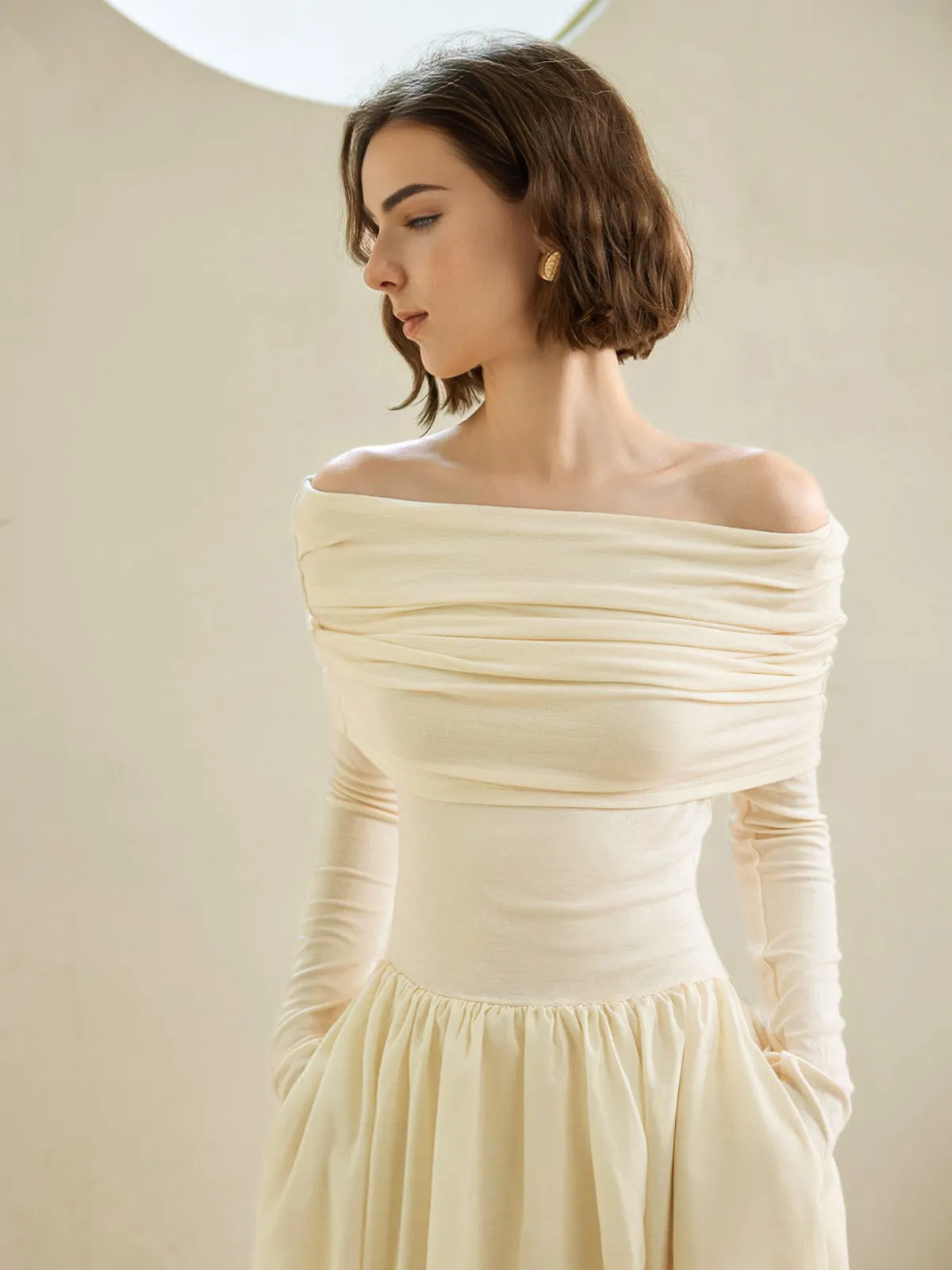 Off-Shoulder Bud Waist Pleated Knit Dress