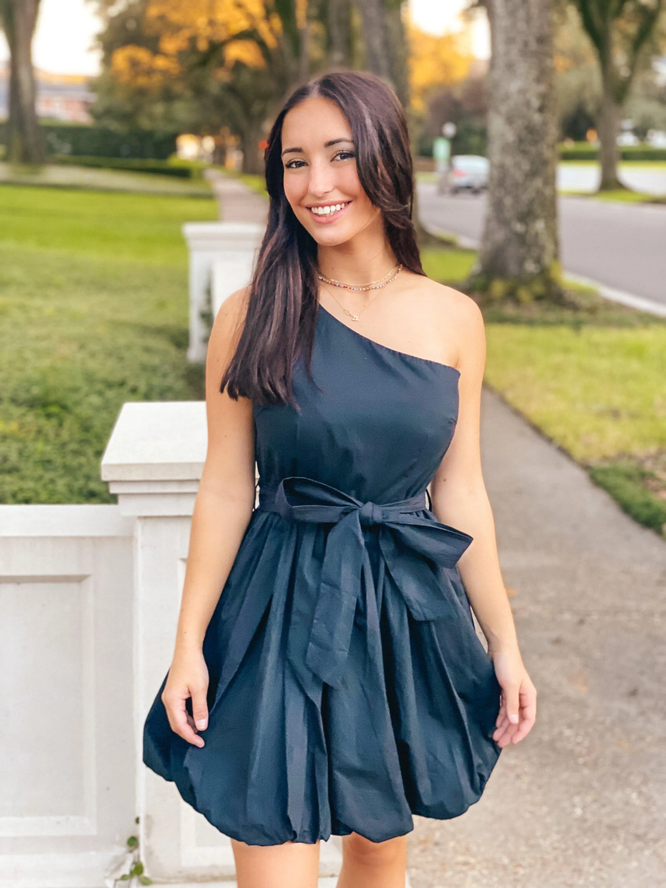 ONE SHOULDER BUBBLE DRESS- BLACK