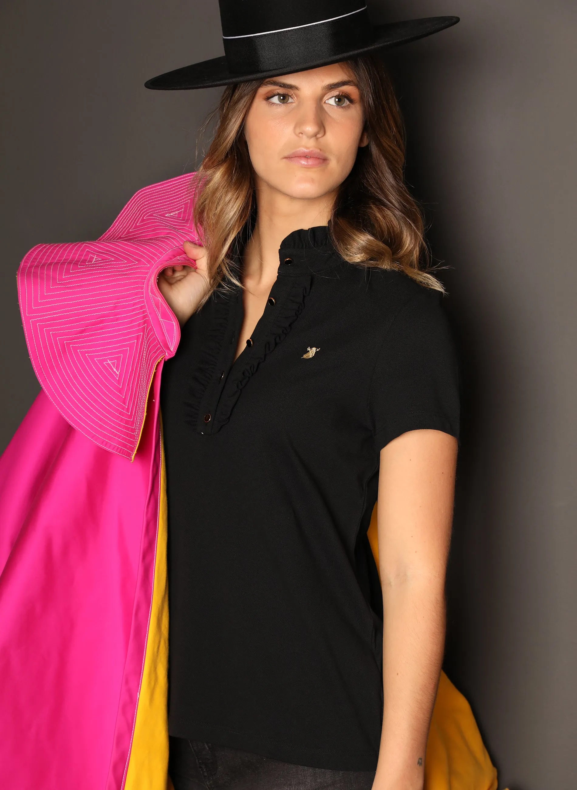 Polo Negro Volantes Mujer