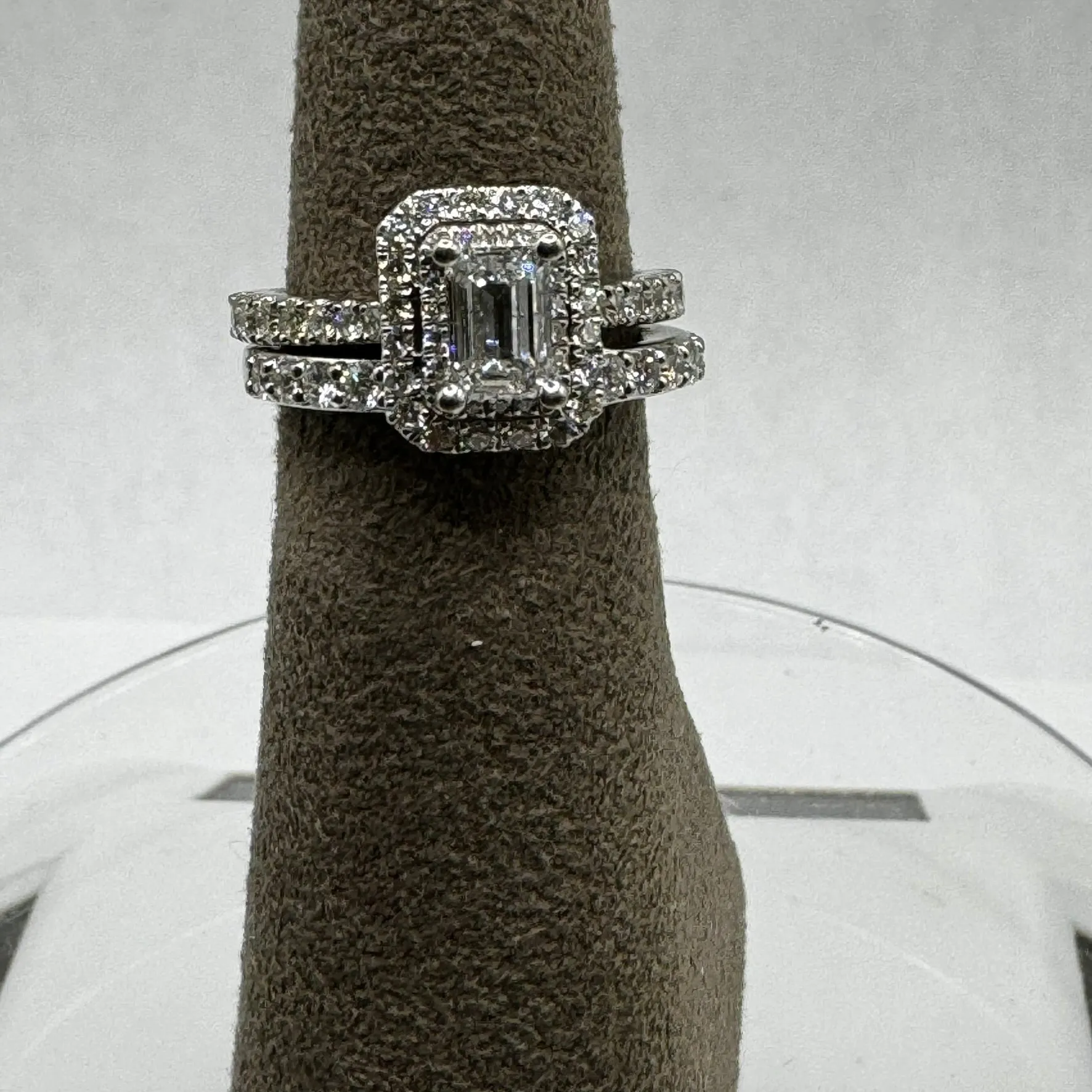 Vera Wang Love GIA Certified Center Stone Diamond Bridal Set Aprox 1.7 CT. T.W.